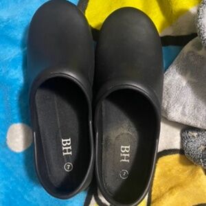 BH women’s clogs